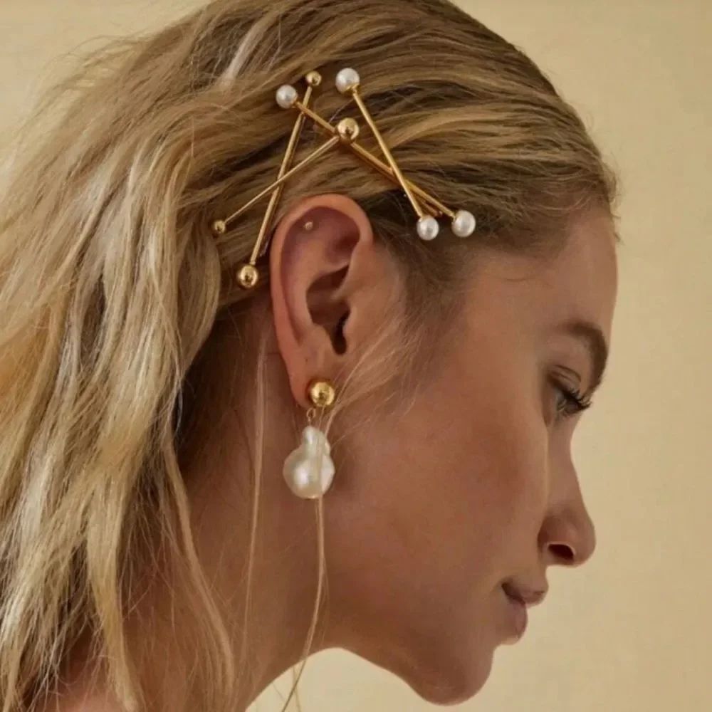 Elegant Gold and Pearl Hair Accessory R43